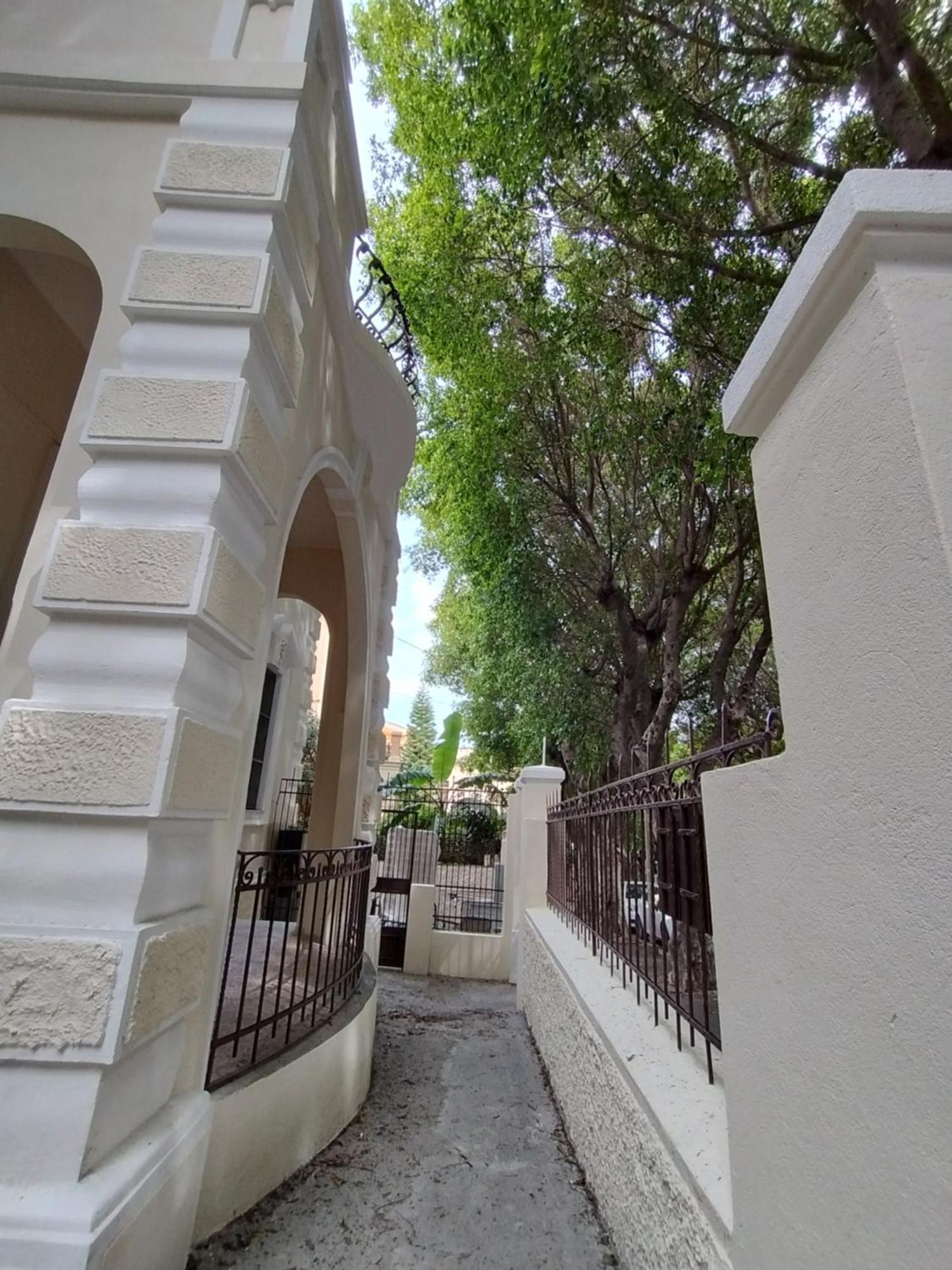 Villa Liberty Ofelia Locazioni Brevi Cagliari Exteriör bild